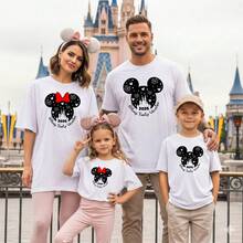 Disney "Disney Family Vacation 2026" Castle & Ears Family Coordinating T-Shirt, Perfect For Family Trips, Vacations & Theme Parks. Clean Design, Suitable For Disney Travel, Family Gatherings & Everyday Wear, For Adults & Kids. Made Of Breathable Cotton Fabric, Comfortable & Durable. Versatile Castle & Mickey Ears Print, Best Gift For Disney Fans & Families. - 女士/孩子T卹 - 查看 1