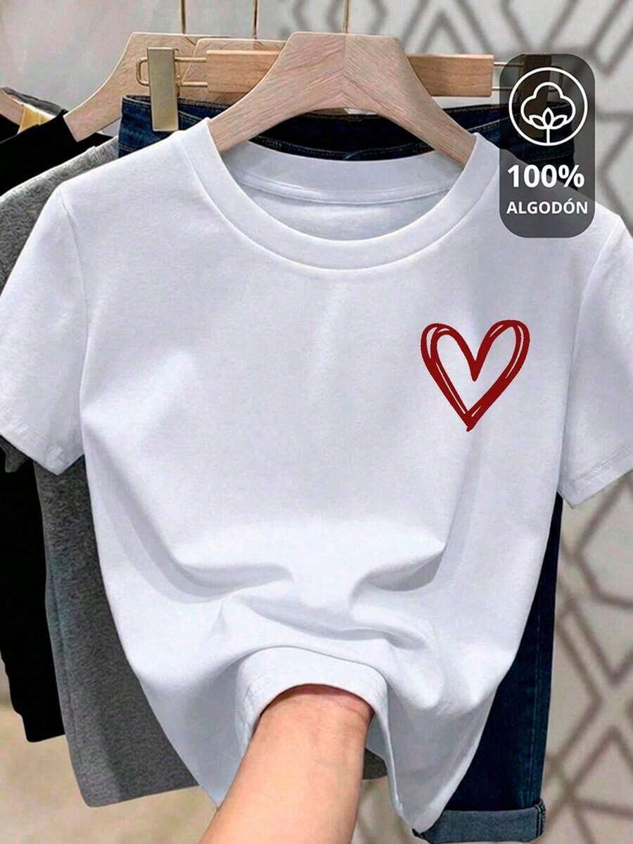 Camiseta casual de manga corta y cuello redondo para mujer, de largo regular, con detalle de corazón rojo. - Blanco - Ver 1