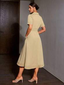 Vestido casual de mujer con inspiración vintage de manga corta, diseño de bloqueo de color con cuello, botones delanteros y bolsillos, cintura ajustada, tela ligera y transpirable sin estiramiento, fácil cuidado.Consulte la tabla de tallas al realizar la compra. - Caqui - Ver 4