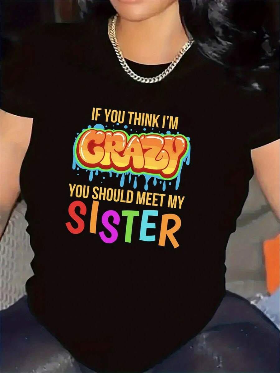 This Oversized, Fitted T-Shirt Features A Print That Reads, "If You Think I'm Crazy, Please Go See My Sister." Perfect For Casual Wear At Home, It's Durable, Comfortable, And Makes A Great Gift For Family Gatherings Or Everyday Use. It Boasts A Modern And Attractive Design For Women. - 黑色 - 查看 1