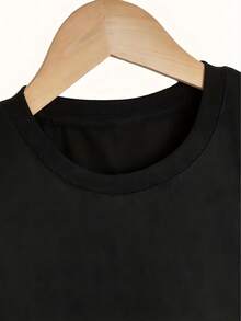 Camiseta de Talla Grande para Mujer con Gráficos de Aves Acuarela Caprichosas - Estilo Urbano en Gris Suave, Cuello Redondo y Manga Corta, Tee Casual Transpirable para Verano y Primavera con Diseño Aleatorio, Camisetas de Pájaros, Confort Diario, Tejido Duradero, Colores Vibrantes - Negro - Ver 3