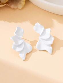 1 Pair Elegant White Textured Floral Half-Ear Design Earrings, Suitable For Women's Travel, Dating, Daily Wear - White - View 4
