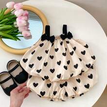 Bộ đồ hè mới 2 món cho bé gái, áo hai dây hình trái tim + quần short, bộ 2 món nơ xinh xắn, quần áo ngày Valentine. - Màu be - Xem 4