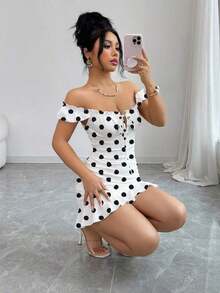 Vestido camisero con volantes en el hombro y bajo con estampado floral vintage, vestido mini entallado de línea A para el verano, vestido camisero floral elegante y sexy al estilo francés con espalda descubierta, vestido ajustado con cintura ceñi - Blanco 2 - Ver 6