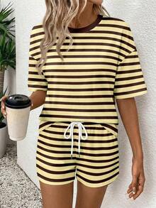 Conjunto casual de dos piezas para mujer, estilo boho chic, con camiseta de manga corta y pantalones cortos a rayas y bloques de color, ideal para verano, vacaciones y uso diario. - Multicolor - Ver 6