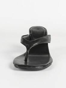 Sandalias de cuña para mujer, nuevas chanclas de verano/primavera con puntera cuadrada y tira, calzado de verano de moda para uso exterior, zapatos versátiles de gran tamaño para mujer, zapatos cómodos y estables para banquetes - Negro - Ver 7