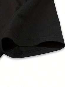 Camiseta Casual de Mujer, Corte Holgado, Cuello Redondo, Manga Corta, con Diseño de Mamá Graduada con Pedrería para Celebración de Graduación - Alta Calidad - Negro - Ver 5