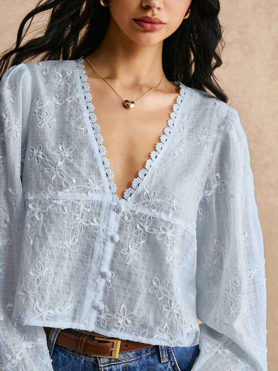 Blusa de manga larga con cuello en V y bordado floral, adecuada para salidas casuales, blusas de manga larga - Celeste - Ver 1