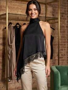 Blusa Feminina Assimétrica Tecido Crepinho com Renda Gola Alta Chic Casual Elegante Tendencia Moda Blogueira Look Primavera Verão - Preto - Visão 1