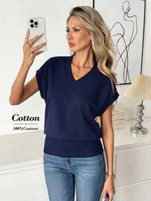 Camiseta casual de mujer de unicolor con cuello en V, mangas cortas tipo murciélago, para usar con vaqueros - Azul marino - Ver 2