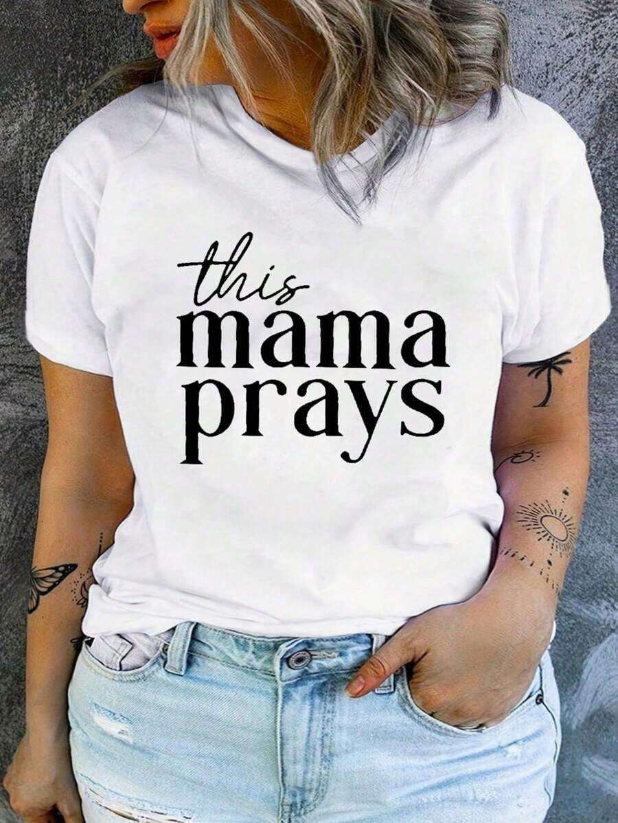 Camiseta de manga corta con cuello redondo y estampado sencillo, esta camiseta con el diseño "Mama Prays", top de verano para mujer, 100% algodón. - Blanco - Ver 1