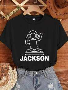 Camiseta de DJ% Personalizable con Nombre para Mujer - Divertida Camiseta con Gráfico de Tocadiscos para Amantes de laúsica, Unisex, Casual, de Manga Corta y Cuello Redondo, Regalo de Cumpleaños para Él y Ella, Ropa Casual, Camiseta con Diseño Divertido, Estampado Duradero, Lavable aáquina, Diseño Duradero, Ligera, Transpirable, Éxito de  de Verano - Negro - Ver 1