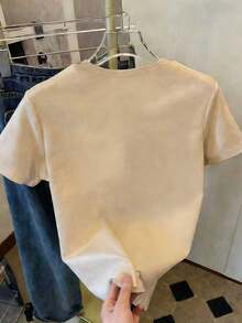 A Round Neck, Short-Sleeved T-Shirt From A Fashionable Clothing Line, Made In Mexico For The Spring/Summer 2025 Season. Featuring A Cartoon Print, It's A Couple's Model, Suitable For Wearing Both Inside And Out, Ideal For The Office And Casual Style, Designed For Men And Women, Sold Individually. - 杏 - 查看 3
