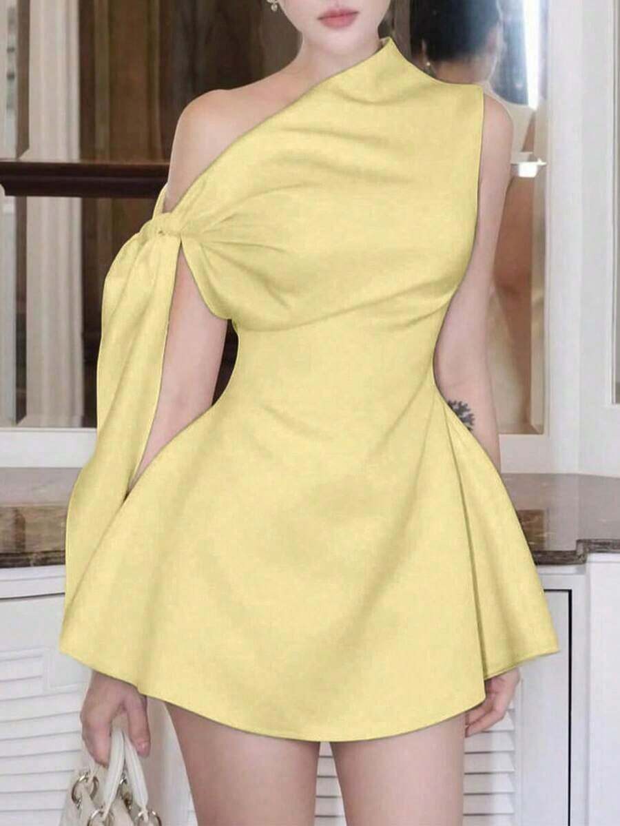 Vestido corto de verano de color claro, minimalista, sin mangas y con lazo en los hombros, de unicolor y elegante para mujer - Mostaza Amarilla - Ver 1