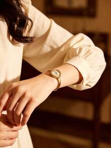 1件女士优雅复古心形石英手链腕表，优质合金表壳，简约奢华，适合通勤和办公着装，完美搭配现代休闲服饰，是外出、工作、派对和婚礼的理想之选，也是生日、周年纪念日和其他特殊场合送给妻子、姐妹、女友、家人和朋友的完美礼物，精致的腕表配饰。 - 金色 - 查看 4