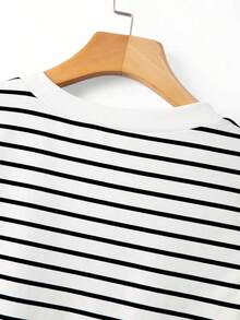 Nueva camiseta de mujer de manga corta con cuello en V a rayas - Blanco y Negro - Ver 3