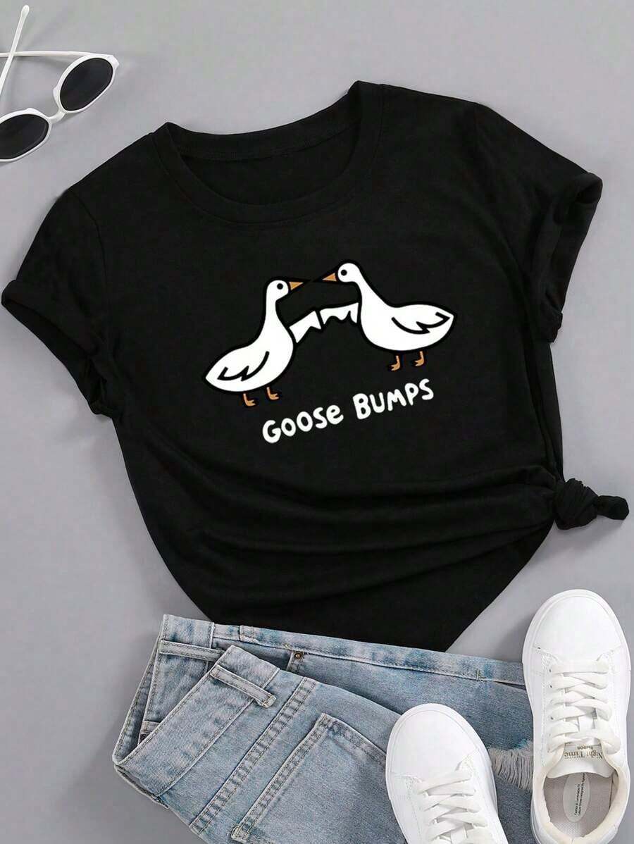 Camiseta casual minimalista de manga corta MOOSTA para mujer, talla grande, con estampado de pato y letras, camiseta gráfica, top de verano para mujer, estilo casual. - Negro - Ver 1