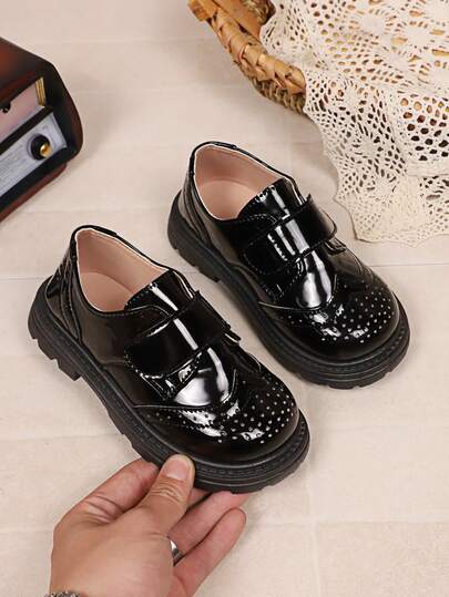 1 Pair Black Plus Size Girls' Fashion Loafers, Glossy PU Material + Brogue Hollow-Out Decor, Classic Round Toe Thick Sole Non-Slip Design, Retro Versatile School/Party/Vacation Shoes, 2026 New Arrival