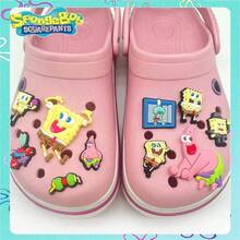 SpongeBob SquarePants Bộ phụ kiện giày dép hình gia đình SquarePants (10 món), đồ trang trí tự làm, phụ kiện giày PVC, khóa giày và dây giày dễ thương, thích hợp để cá nhân hóa giày thể thao và dây giày, quà tặng ngày lễ, quà sinh nhật, Halloween, Giáng sinh, Ngày Valentine, quà tặng tiệc tùng và vật dụng cần thiết cho các chuyến đi chơi, mua sắm và chụp ảnh. (Kiểu dáng ngẫu nhiên) - Kiểu A - Xem 9