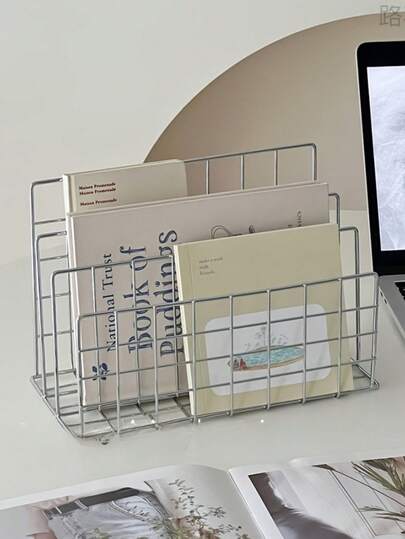 1 chiếc kệ sách hiện đại màu bạc - Giỏ đựng đồ bằng kim loại thời trang - Kệ đựng báo và tạp chí hiện đại, phù hợp trang trí nhà cửa và văn phòng, phong cách Bắc Âu. Kệ sách 4 tầng, 5 tầng bằng sắt, hộp đựng đồ trên bàn và ngăn kéo, nhiều không gian lưu trữ.
