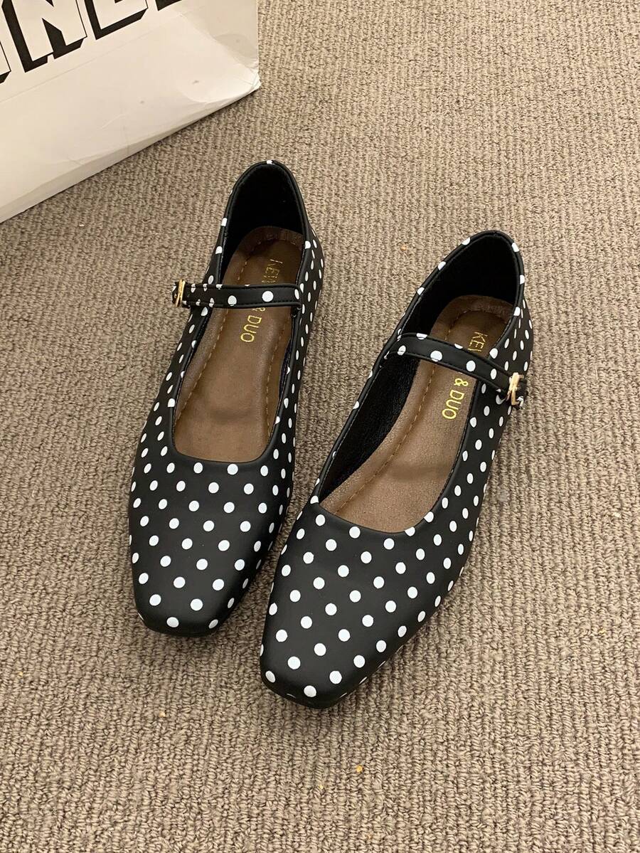 Giày Loafers nữ 2025 mới về phong cách tiên nữ tinh tế, quai lưới thoáng khí, mũi tròn ngọt ngào, đế mềm