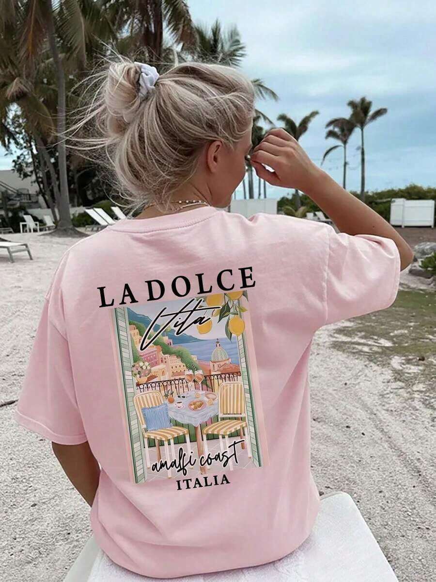 Nueva camiseta rosa de manga corta para mujer, con un estampado gráfico de pintura al óleo colorida y letras, sencilla y elegante.Adecuado para atuendos informales de vacaciones y primavera. - rosa caramelo - Ver 1