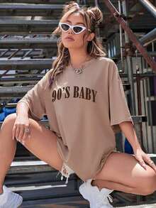 Oversized Off-The-Shoulder Graphic Tee With Lettering Design, Women's Graphic Tops, Unisex - 卡其色 - 查看 4