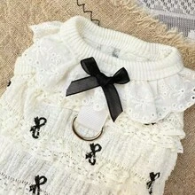Áo khoác cho thú cưng ren xếp ly dễ thương, áo vest dệt kim màu đen thanh lịch với nơ và vòng chữ D, phù hợp cho chó và mèo cỡ nhỏ và trung bình. - trắng - Xem 9