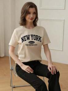 A Round Neck, Short-Sleeved T-Shirt From A Fashionable Clothing Line, Made In Mexico For The Spring/Summer 2025 Season. Featuring A Cartoon Print, It's A Couple's Model, Suitable For Wearing Both Inside And Out, Ideal For The Office And Casual Style, Designed For Men And Women, Sold Individually. - 杏 - 查看 2