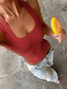 Camiseta sin mangas cuadrada Floreya para mujer, top casual de verano de ajuste ceñido sin mangas para capas, sencillo pero elegante, estilo deportivo, versátil para todas las estaciones en color blanco - Burdeos - Ver 8