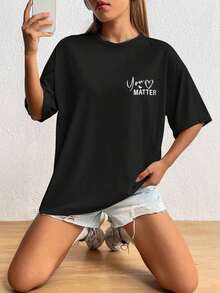 Off-The-Shoulder T-Shirt With A Heart Graphic And The Slogan: "TO THE PERSON BEHIND ME: YOU ARE AMAZING, BEAUTIFUL, AND ENOUGH." Remember That. Women's Graphic Tees. - 白色 - 查看 3
