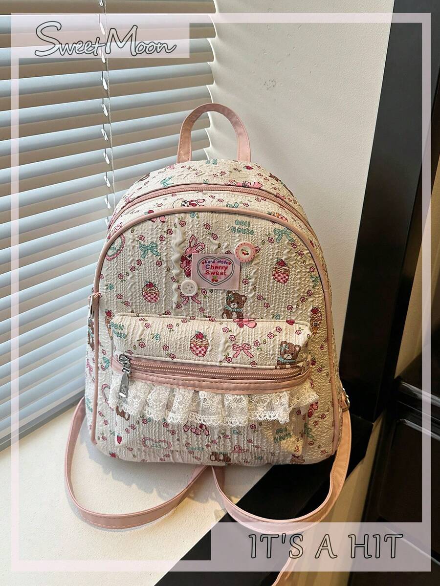 1个休闲轻便双肩包，卡通蝴蝶结蕾丝绗缝纽扣字母贴片，适合春夏穿着，是上学、旅行、购物、约会、送礼的理想之选，适合女性、少女、女大学生、初学者和白领，也适合办公室、大学、工作、商务、通勤、户外、旅行、郊游等场合，便携大容量，可作书包使用。