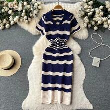 Vestido largo a rayas de manga corta con cuello de solapa, diseño calado, ajustado al cuerpo, vestido de verano de punto, estilo moderno y atractivo, vestido midi de playa. - Negro - Ver 3
