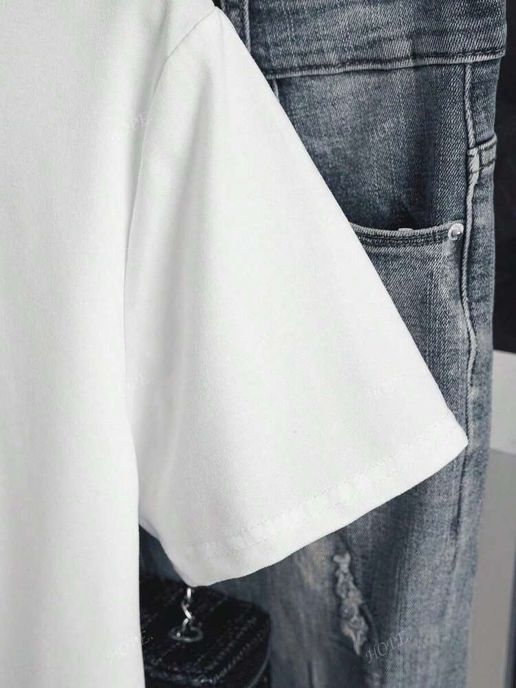 Women's T-Shirt. Short-Sleeved, Round-Neck T-Shirt, Loose-Fitting, Casual, And Versatile. Featuring A Modern, Elegant, And Sophisticated Simple Letter Print, Ideal As A Wardrobe Staple; Made From Soft Fabric With A Beautiful Drape. Comfortable And Lightweight. - 白色 2 - 查看 4