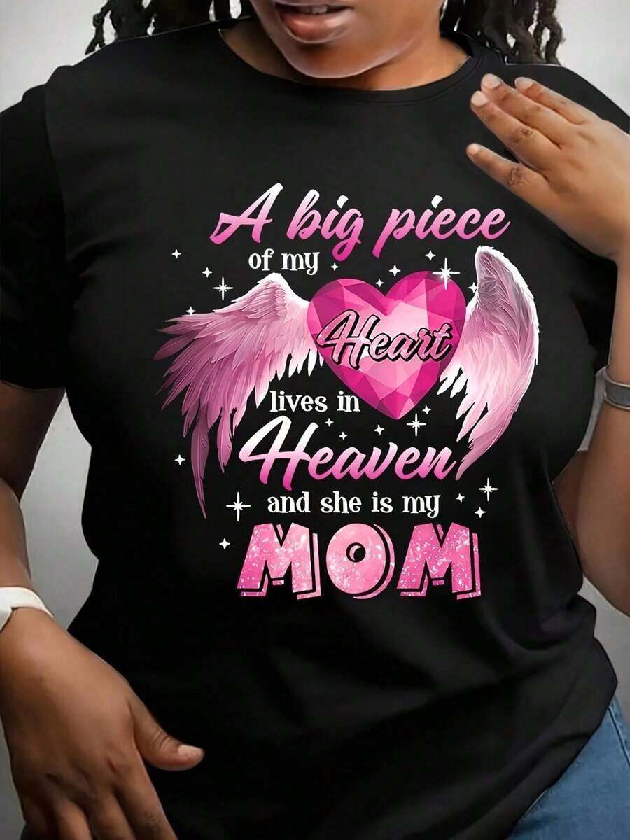 Camiseta de manga corta 1 piezaMujeresAlgodónCamiseta"AGrandePiezaDeMiCorazónVidasEnParaísoYEllaEsMiMamáRosaÁngelAlasCorazónDiseñoInformalSuperiorParaDía de la MadreDíaMujeresInformalYEleganteDe manga cortaImpresoCamisa/CamisetaTranspirableAdecuadoParaAl aire libreDeportes,Todos los díasDesgaste,CumpleañosRegalos,NavidadRegalos,HalloweenRegalos,OComoAConmemorativoCamisaParaAmigosOAmadoUno.También Adecuado Como Camiseta Tipo Pullover de Entrega Rápida para el Verano - Negro - Ver 1