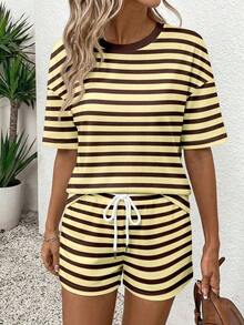 Conjunto casual de dos piezas para mujer, estilo boho chic, con camiseta de manga corta y pantalones cortos a rayas y bloques de color, ideal para verano, vacaciones y uso diario. - Multicolor - Ver 4