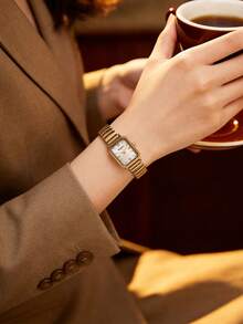 1 pièce Montre à quartz élégante et rétro pour femme, bracelet en métal d'alliage de haute qualité, minimaliste et de luxe, convient pour les déplacements quotidiens et les tenues de bureau, s'assortit parfaitement aux tenues décontractées modernes, idéale pour les sorties, le travail, les fêtes et les mariages, un cadeau parfait pour l'épouse, la sœur, la petite amie, la famille et les amis, convient pour l'anniversaire, l'anniversaire de mariage et d'autres occasions spéciales, accessoire de montre exquis - Blanc - Voir 5