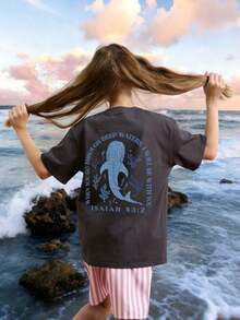 1 pieza de camiseta de manga corta para niñas, con estampado de delfines y motivos tropicales, color gris oscuro, estilo casual, cómoda y a la moda para estudiantes jóvenes, ligera para el verano. - Gris Oscuro - Ver 2