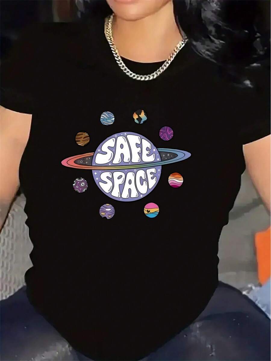 Camiseta de manga corta para mujer de diseño sencillo, con el tema "Espacio ", presenta planetas y tonos brillantes de arcoíris, y está confeccionada con un tejido ligero y duradero. Es perfecta para salidas informales en casa, el trabajo o una cafetería, ofreciendo una experiencia de uso diario cómoda. Elegante y práctica para el verano. - Negro - Ver 1