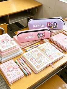 K-Pop 女巫狩猎主题文具包，卡通牛津布铅笔盒文具盒，理想的返校用品和日常文具收纳包 - 彩色 - 查看 2