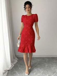 Vestido elegante de mujer de tela jacquard con cuello redondo, mangas abullonadas y volante en el bajo, de silueta ceñida y longitud media.Adecuado para diversos ocasiones como uso diario, cócteles y estilo callejero.Verano - Rojo - Ver 3