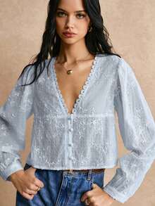 Blusa de manga larga con cuello en V y bordado floral, adecuada para salidas casuales, blusas de manga larga - Celeste - Ver 3