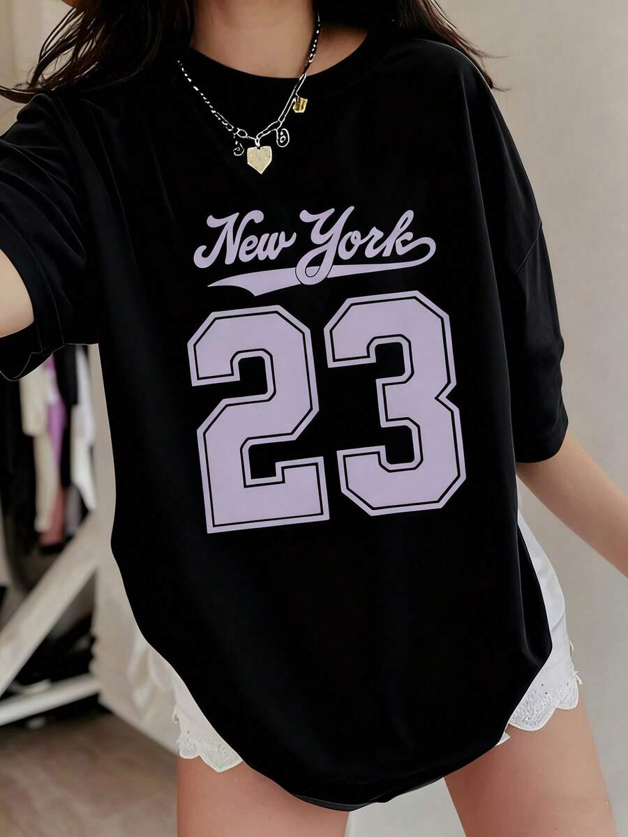 Camiseta de manga corta estilo deportivo de Nueva York para mujer, 100% algodón, corte holgado, estampado con texto "New York 23", top casual transpirable, ropa deportiva de moda para el día a día, patrón de letras, camiseta de manga corta de verano para mujer adulta, tela transpirable, adecuada para la temporada de regreso a clases, ideal para uso al aire libre, regalo perfecto. - Negro - Ver 1