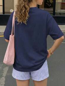 Conjunto de camiseta de manga corta holgada con estampado "Be Still & Know" y pantalones cortos a rayas, traje de mujer, conjunto de dos piezas femenino, atuendo de verano para mujer, ropa de vacaciones, ropa de viaje, estilo de playa, vestimenta de vacaciones minimalista - Niebla azul 2 - Ver 2