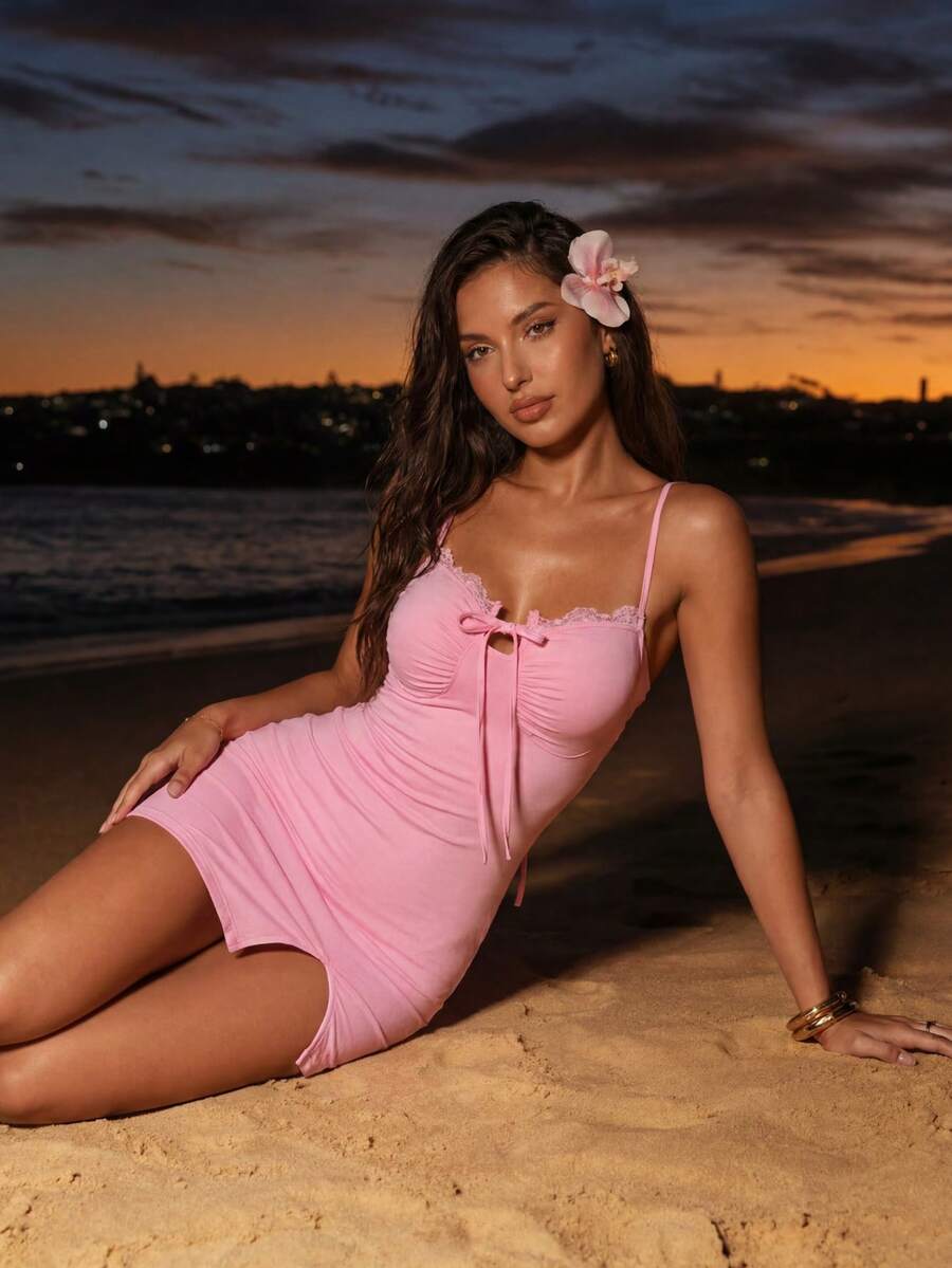 Y2K性感粉色紧身迷你连衣裙,女款吊带蕾丝边侧开衩修身夜店装 - 淺粉色 - 查看 1
