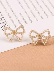 1 Pair Cute & Fashionable Hollow Butterfly Faux Pearl Stud Earrings, Versatile For Women To Wear Daily, Festivals, And Commuting - Bow - View 4