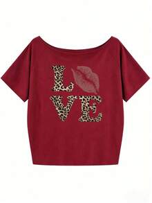 女款時尚露肩豹紋 LOVE 與嘴唇圖案 T-shirt，短袖聚酯纖維高彈性休閒上衣，適合夏季 - 紅色 - 查看 2