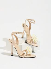 Jin Bei Qi Giày sandal cao gót nữ, chất liệu da sơn mài, quai ngang mắt cá chân họa tiết hoa 3D, gót nhọn một quai có khóa cài, thích hợp cho các bữa tiệc, hoạt động ngoài trời, thời trang, thanh lịch, tiệc sang trọng, khu nghỉ dưỡng, gót bất đối xứng bằng da PU gợi cảm, chất liệu cao cấp, quai ngang mắt cá chân quyến rũ, sandal nữ màu be thanh lịch. - Màu be - Xem 8