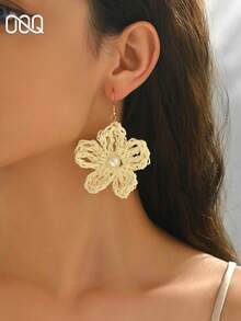 OOQ 1 Pair Handmade Woven Rattan Mixed Color Floral Earrings With Faux Pearls, Vintage Personalized Fashion Inlaid Artificial White Pearl Handmade 5-Petal Flower Tassel Earrings, Suitable For Women's Daily, Vacation, Party Wear (Handmade, May Have Occasional Glue Residue, Random Weaving Method) - White - View 1