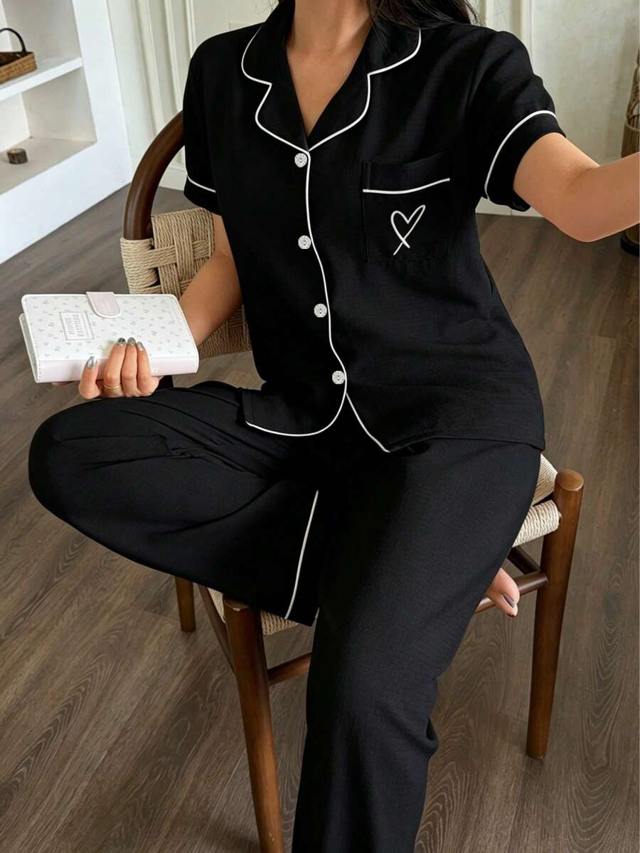 2件組女款睡衣套裝，含口袋刺繡短袖翻領上衣與長褲，適合四季穿著 - 黑色 - 查看 1